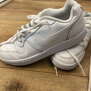 Size 7 Nike tennis shoes